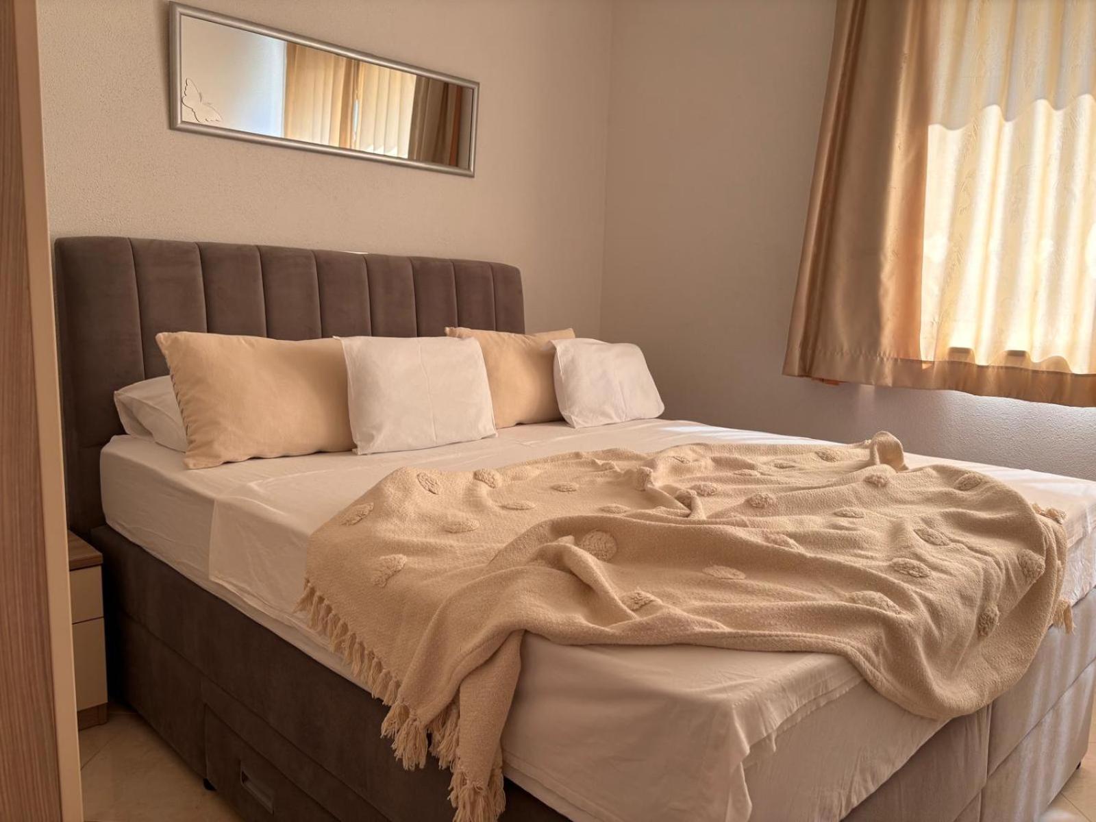 Tomo Apartment *